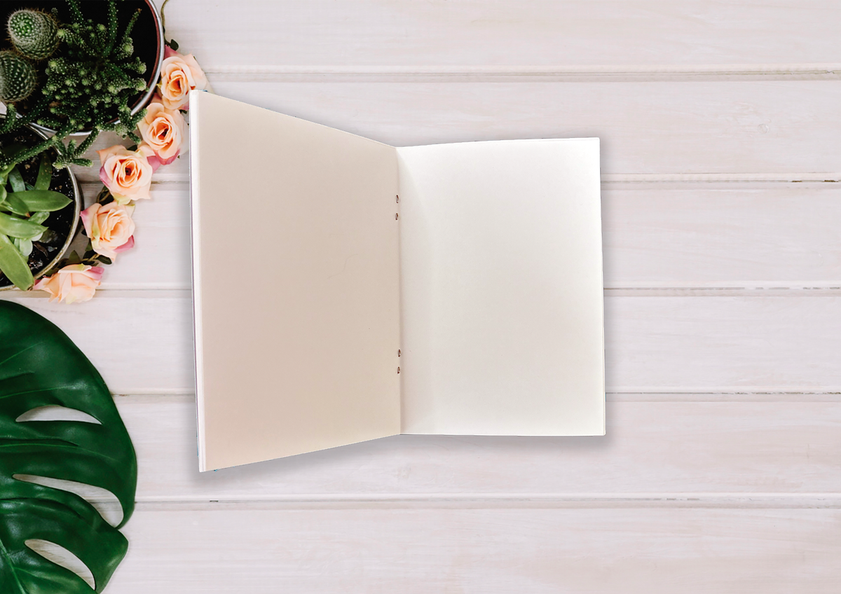 Libreta tamaño A6 grapada con interior en blanco inspirada en Sakura Cardcaptor
